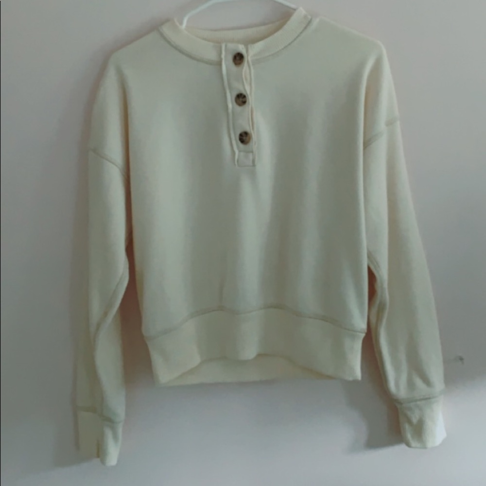 American eagle sweater! 🤍